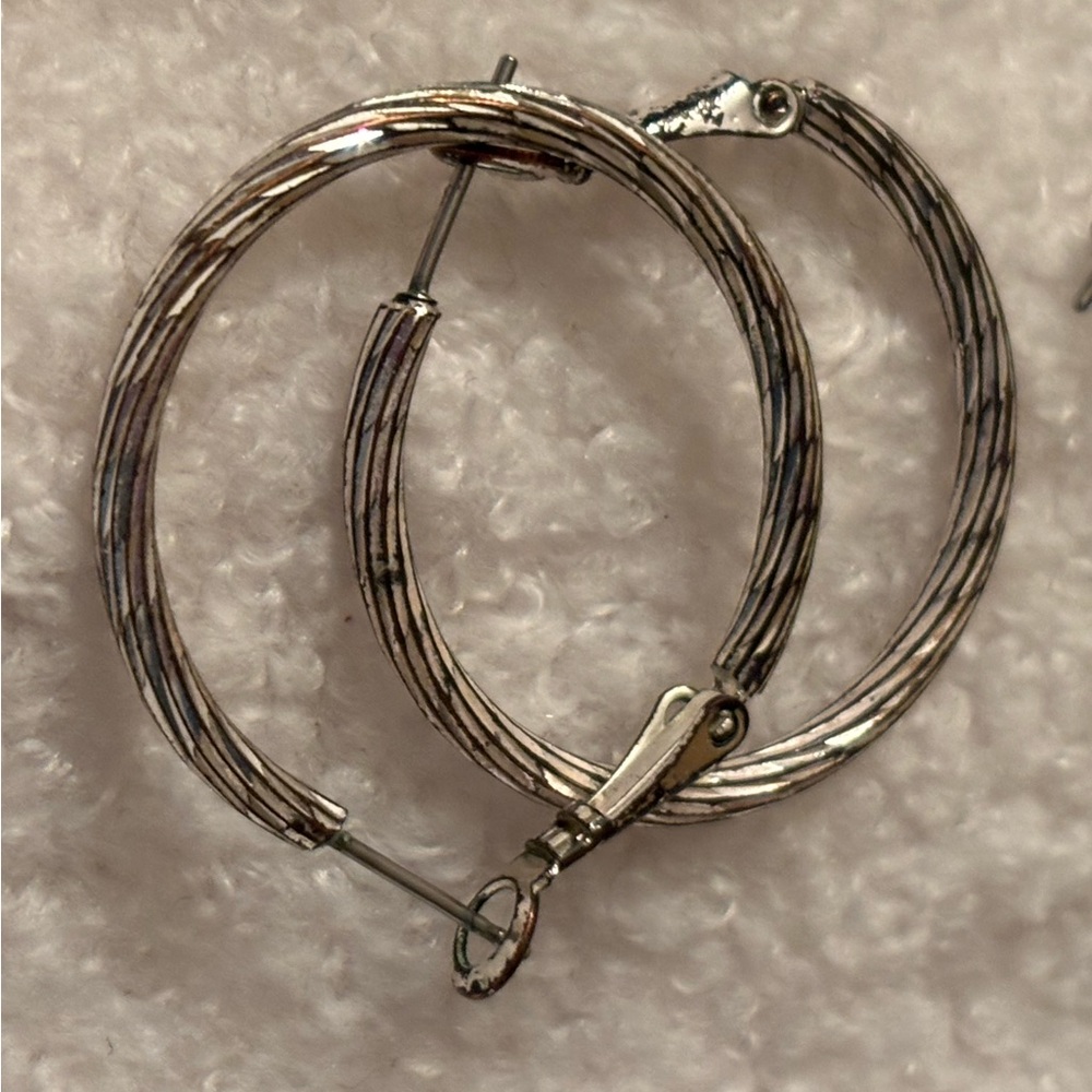 Random costume earring bundle - Picture 6 of 6